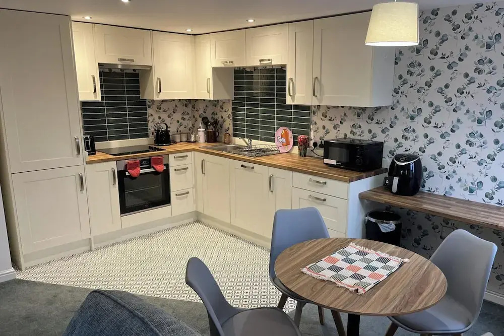 Sleeps 4 With Ensuite and Free Parking