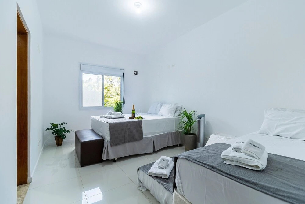Chácara com Piscina a 40 min de SP