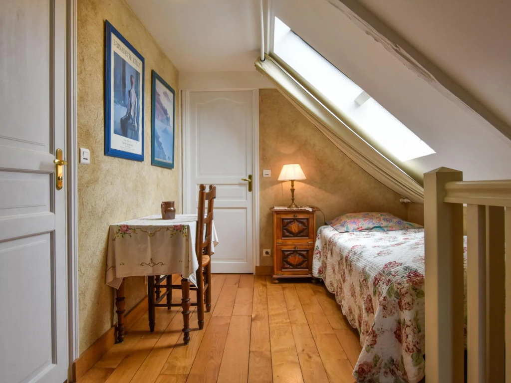 Breton Escape in Querrien