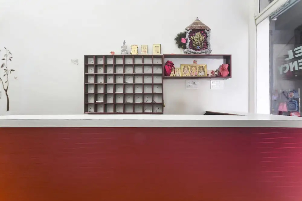 OYO 47565 Hotel Cm Residency