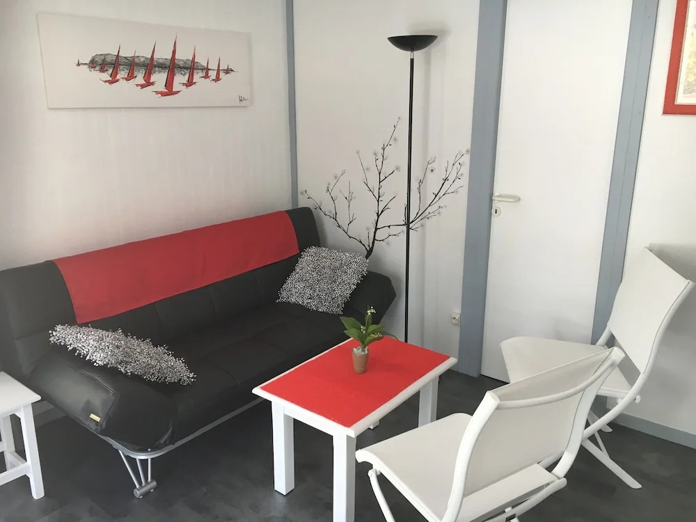 Chalet orange naturiste la Jenny