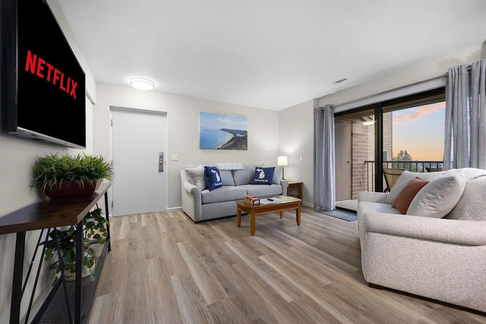 Lakeview Golf Retreat 1BDR Condo 5057