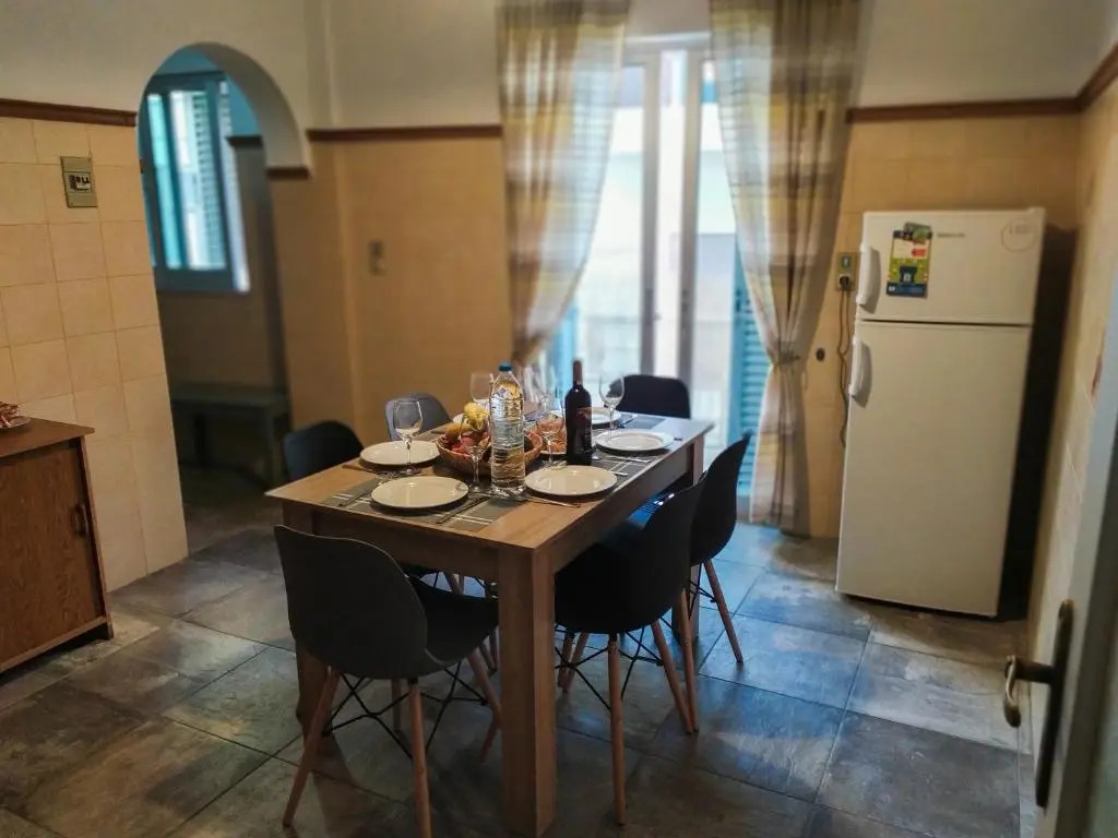 Apartment 94m2, center of Sitia, WiFi, 350m beach