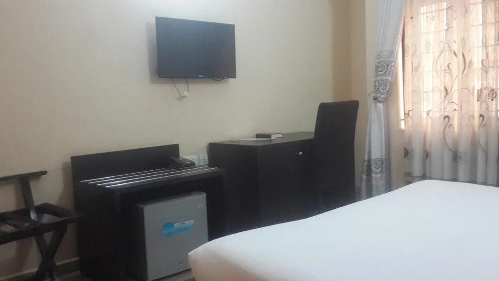 Pine Crest Exclusive Hotel & suite