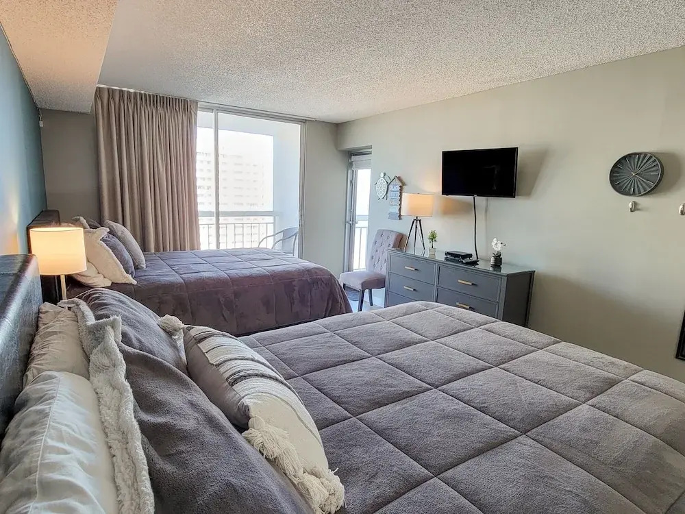 1201 South Hampton 2 Bedroom Condo