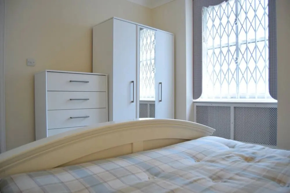 3 Bedroom Bayswater Flat
