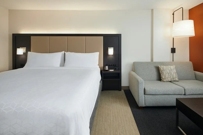 Holiday Inn I 64 West End