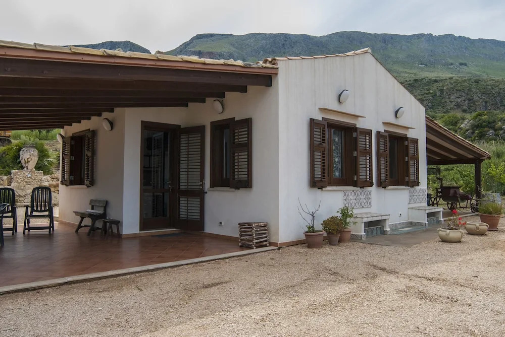 Villa Elena vicino la Riserva naturale dello Zingaro