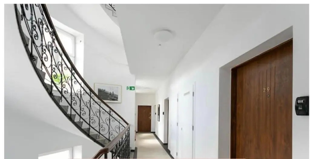 Between Schoenbrunn and the City Center. Apt. 31