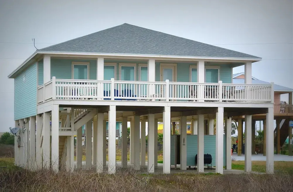 Surf And Sand 4 Bedroom Home by RedAwning