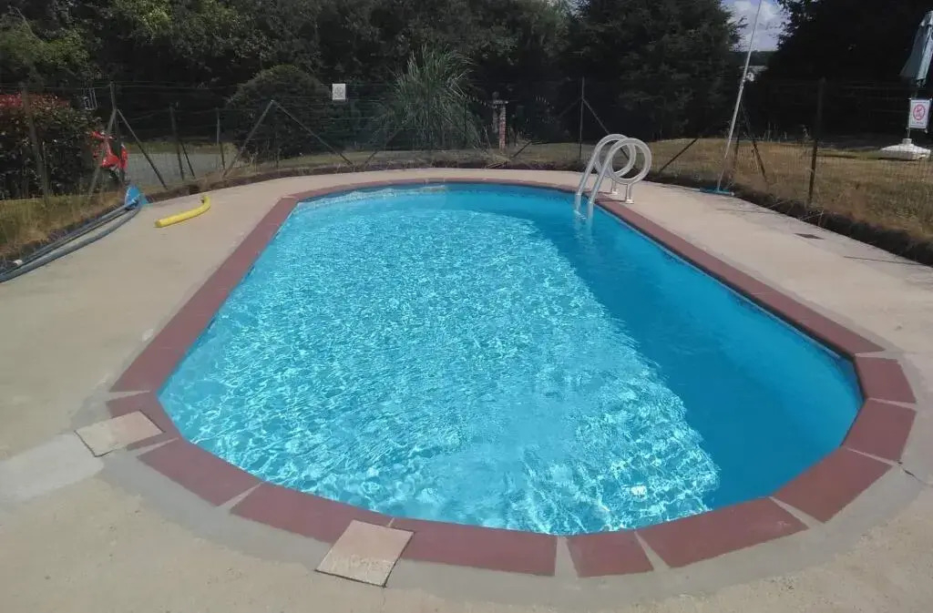 Fantastic gites 1 of 3, with pool in the beautiful Mayenne countryside.