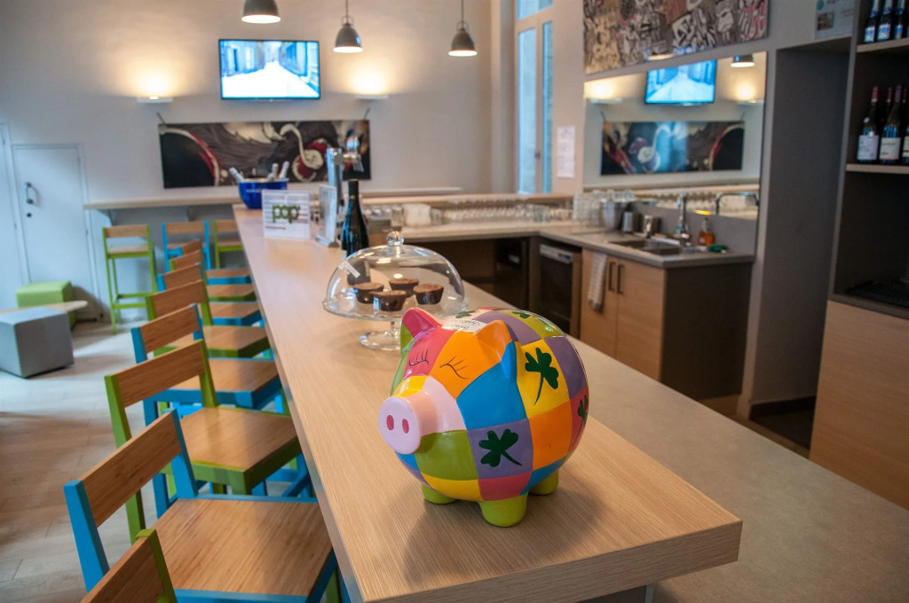 Pop Hostel