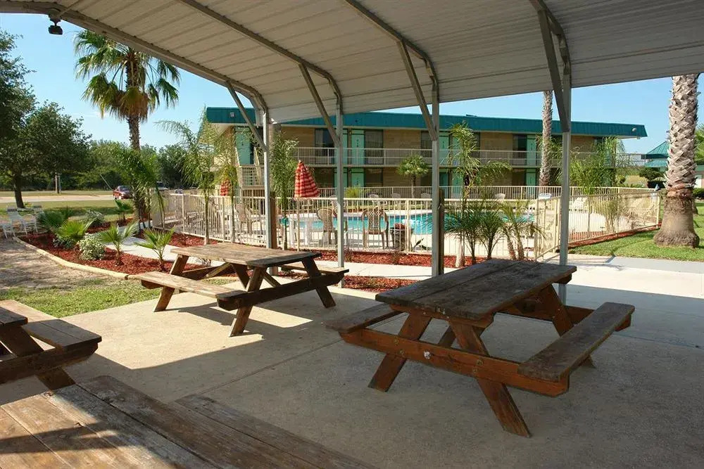 Americas Best Value Inn Beeville