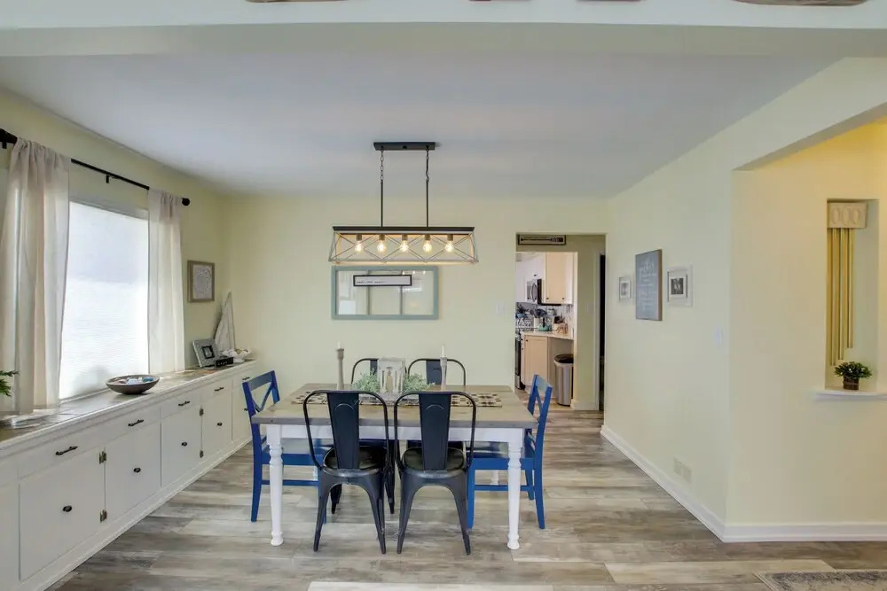 Family Home, 1 Block to Lake Michigan Beach!