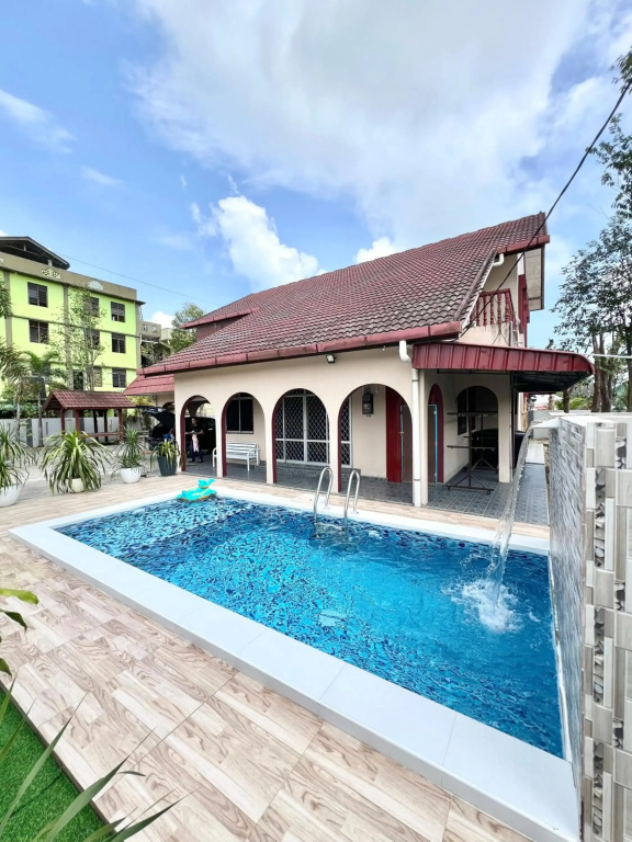 Teratai Homestay Batu Buruk