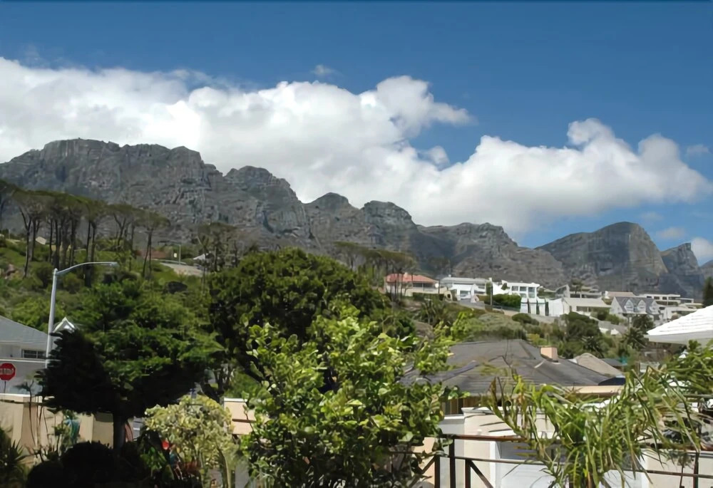 Beachside Villa - Camps Bay
