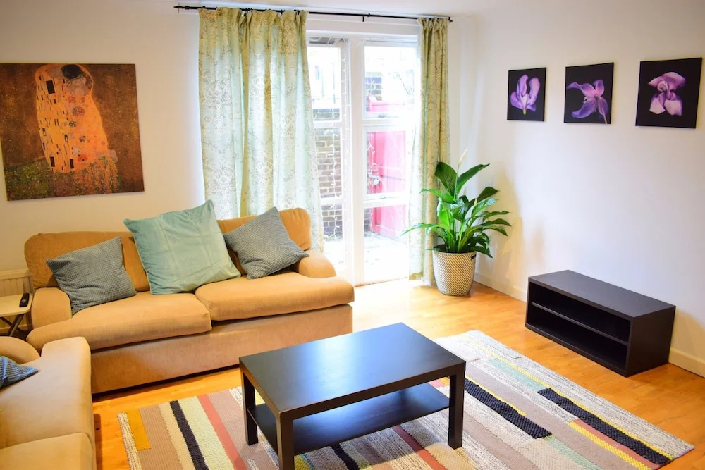 2 Bedroom Islington Flat Next to Regent's Canal