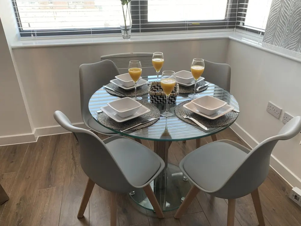 Stunning two bed City Center Apartment