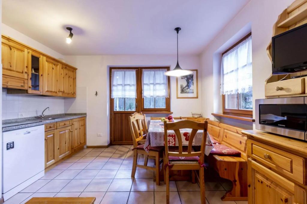 TAGLIANI - Three-room apartment. (022113-AT-051557)-499 TAGLIANI
