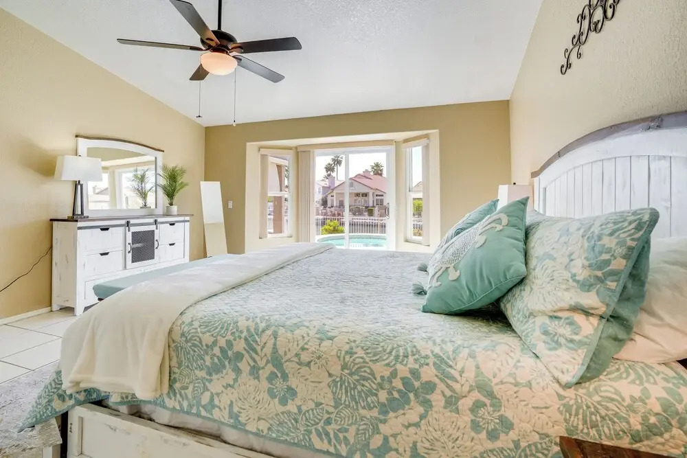 Lakefront Home w/ Outdoor Oasis in Glendale!