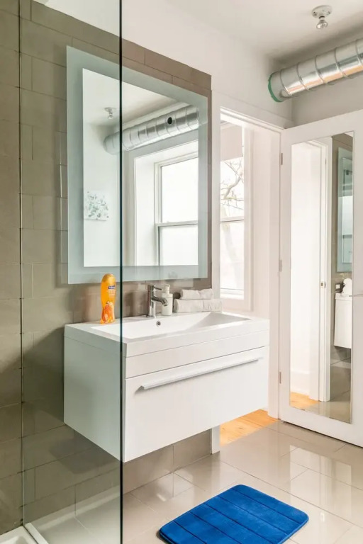 Stylish and Upscale 2BR Loft - Near Queen Street