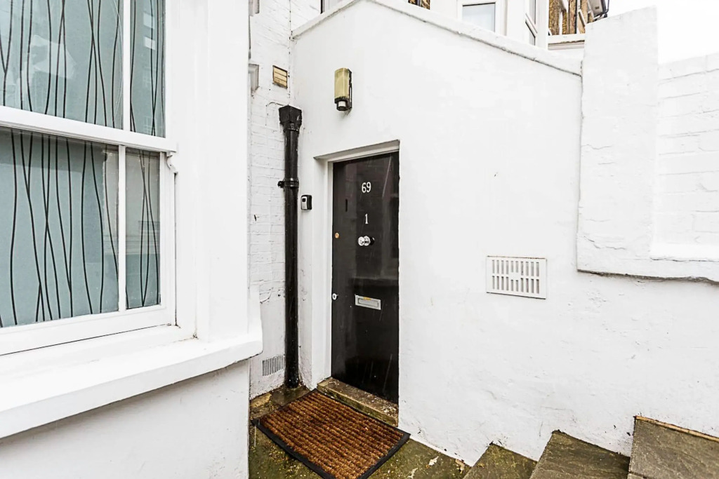Bright Clapham Apartment