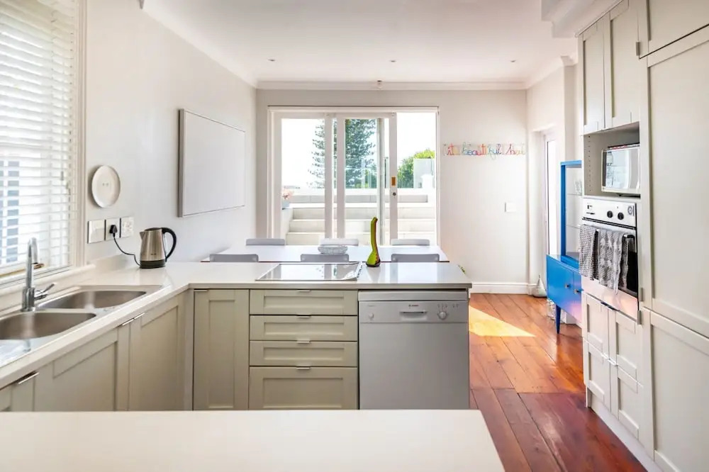 2 Bedroom Home in Fresnaye Cape Town