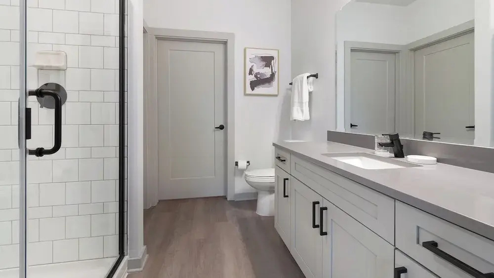 Landing Apartments - Corner on Main
