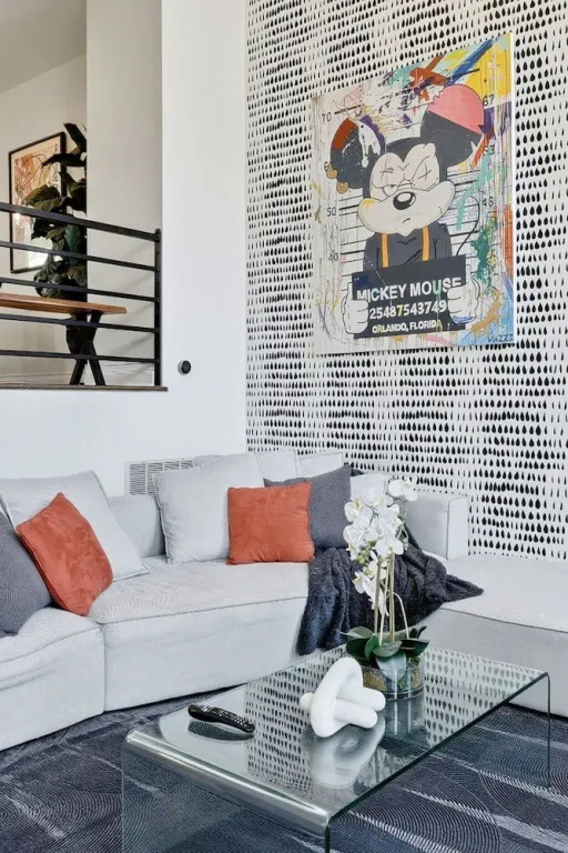 River West Modern 4-bd Home With Patio Balcony