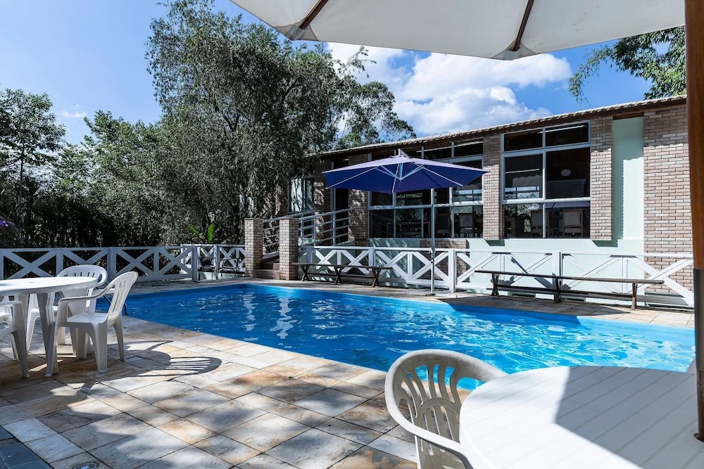 Chácara com Piscina a 40 min de SP