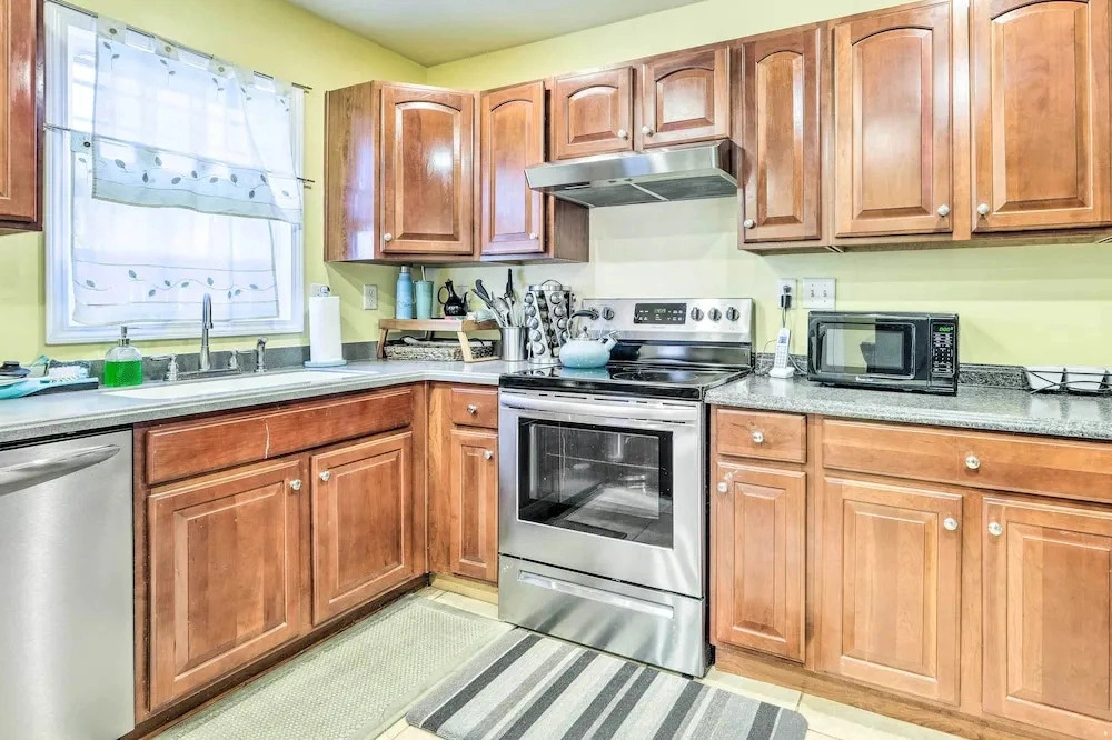 5 Mi to National Mall: Home in Washington DC