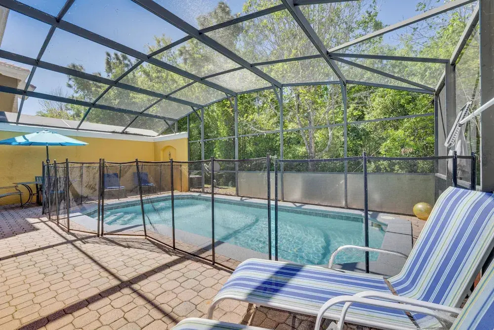 8 Mi to Disney: Villa w/ Screened Pool & Lanai