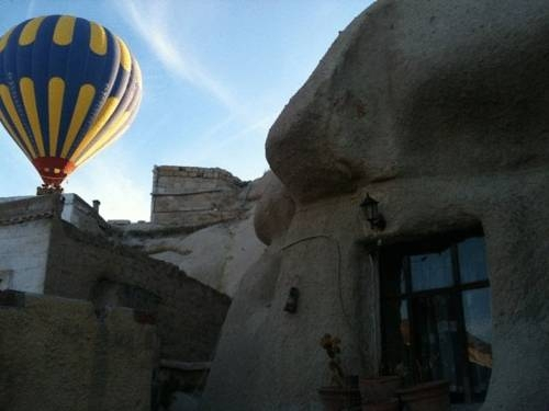 Nora Cave House