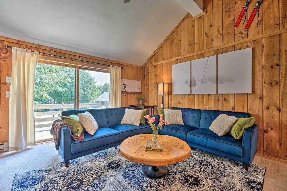 Relaxing Mountain Refuge: 4 Miles to Mt Snow!