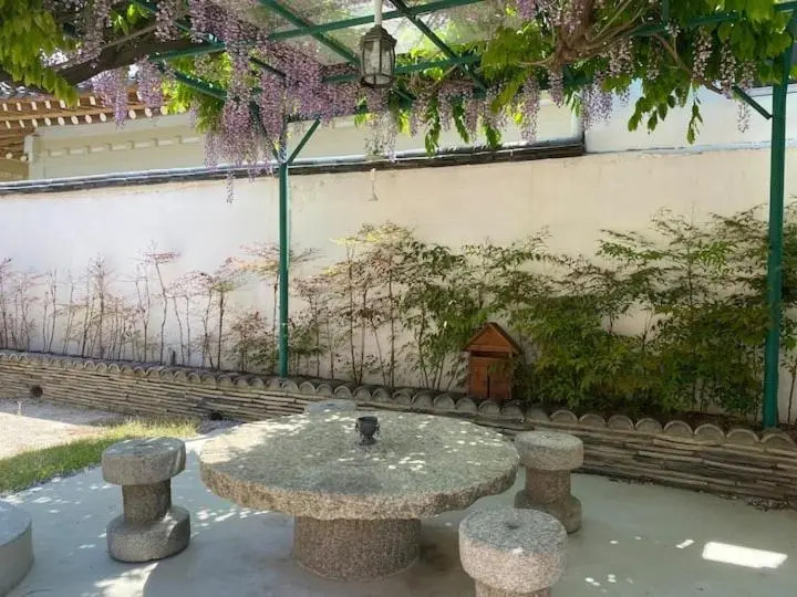 Adam Guesthouse