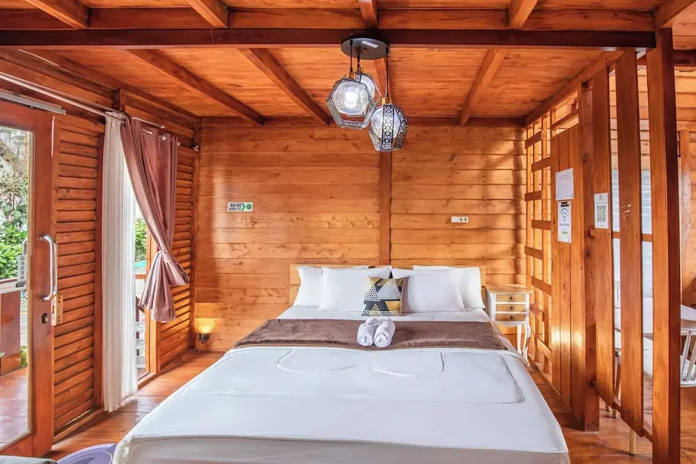 Diamond Cabin House