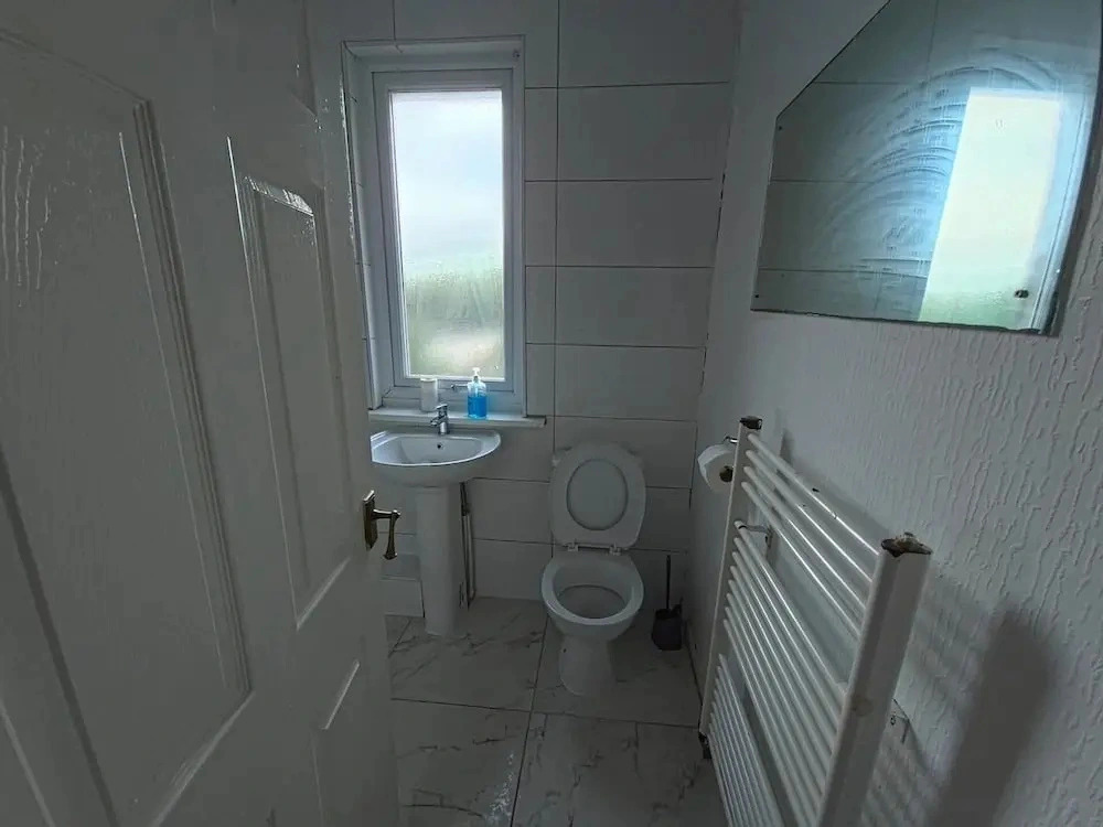 Confortable House Sleeps 7 With Garden and Parking