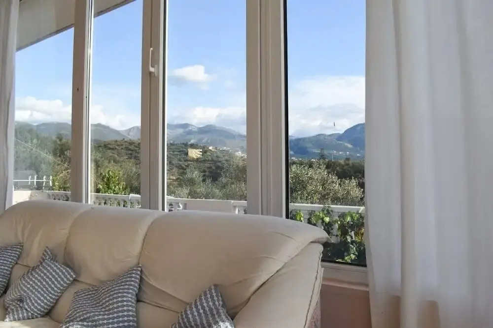 Spacious Villa With Amazing Sea & Mountain View