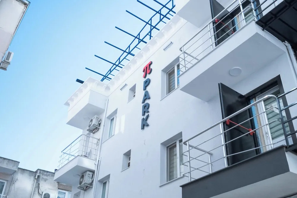 Pi Park Hotel