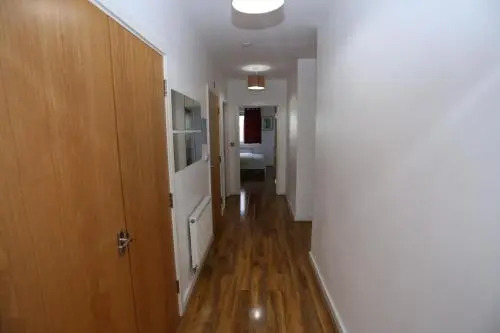 Lovely 2 bed 2 toilet Hill House river view apartment
