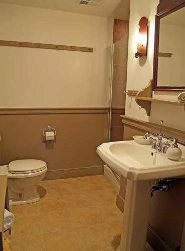 Bailey House Inn - Georgian Waterfront Retreat