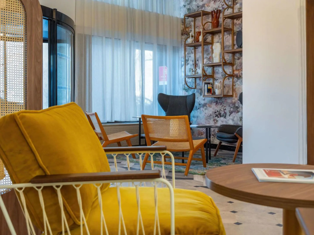 Le Splendid Hotel Lac DAnnecy - Handwritten Collection