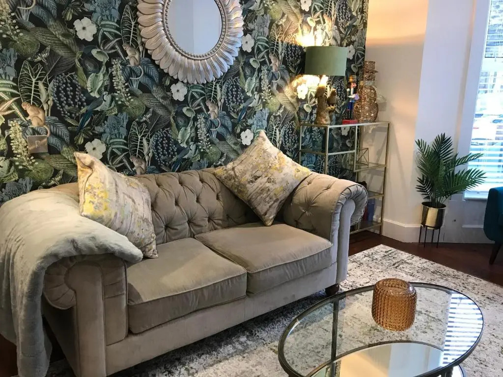The Cheltenham, stylish 1-bed Victorian apartment