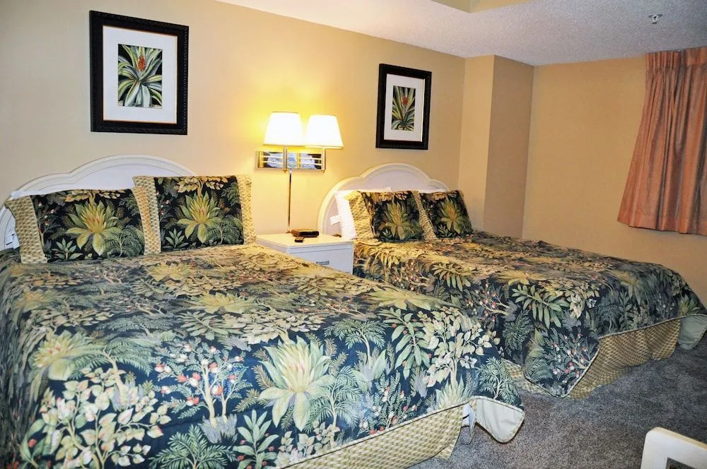 Verandas 305 3 Br condo by RedAwning