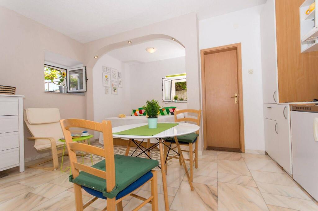 Apartments and Rooms Marino