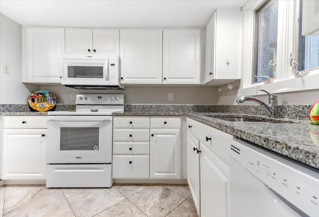 Stoney Creek 246, 2 Bedrooms, Pool Access, WiFi, Sleeps 6