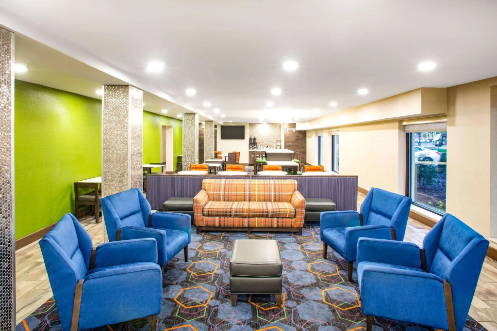 La Quinta Inn & Suites by Wyndham St Louis Hazelwood North