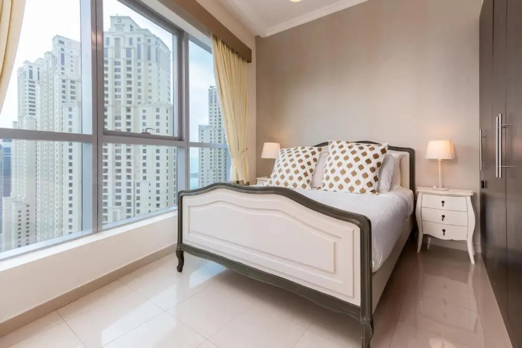 Quintessential Quarters - Breathtaking 29th Floor Views
