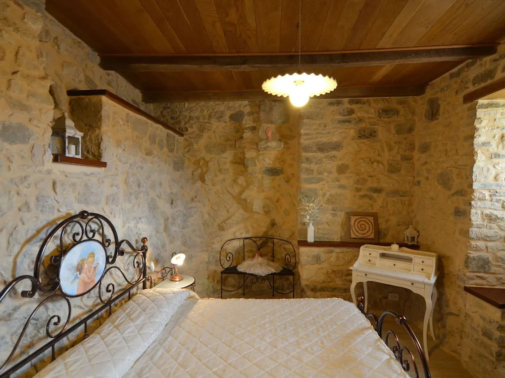 Appealing Apartment in Petrella Guidi with near Centre