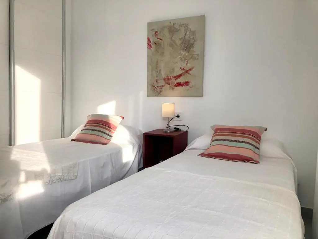GATU Conil Sunset casa junto el mar con jardín privado, parking gratis y piscina común -Mayores de 21 años y familias